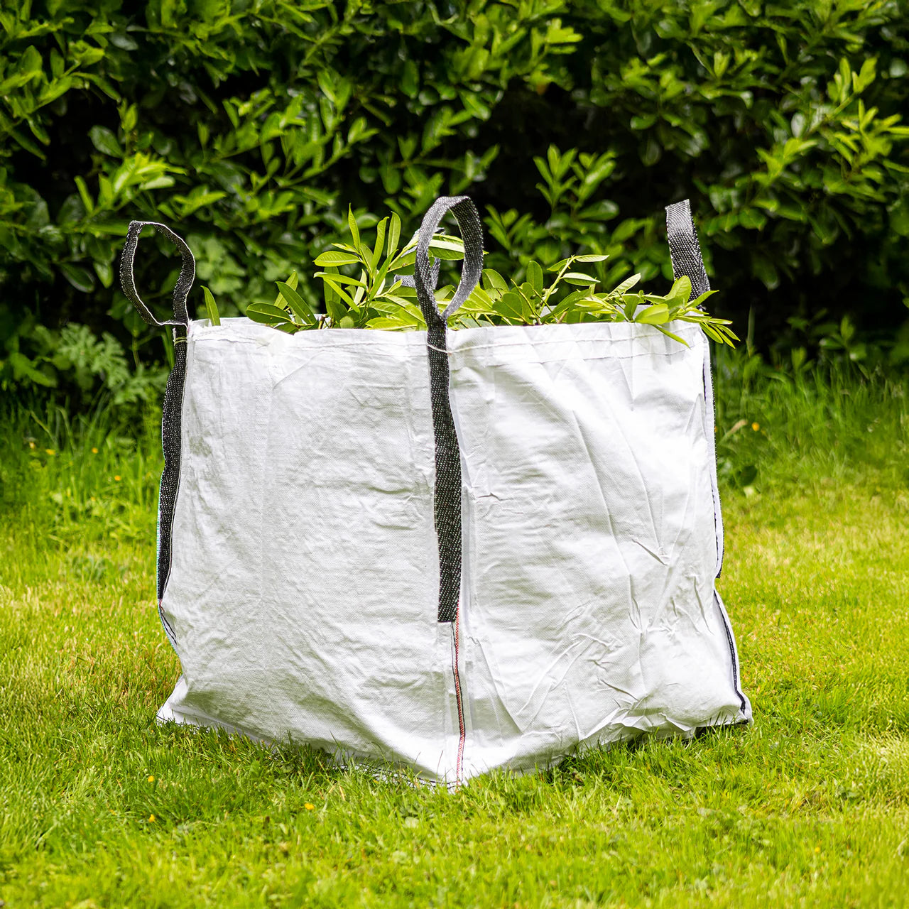 Durable 130gsm bulk bags, 86cm size, ideal for transporting powders, grains, or aggregates.