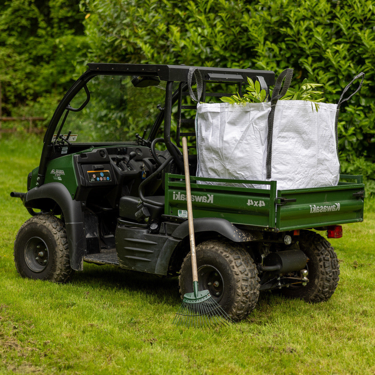 Heavy-duty 130gsm one tonne bulk bags, 86cm x 86cm x 86cm, for industrial and commercial storage