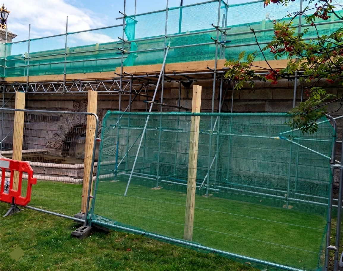 Close-up of 70gsm debris netting for safety and protective coverage.